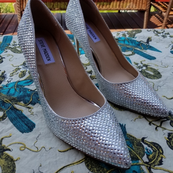 Steve Madden Laveda Crystal Pumps (Size 8.5) - Picture 7 of 11